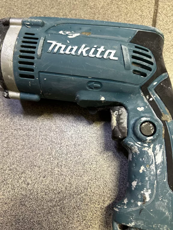 WIERTARKA UDAROWA MAKITA HP1631 710W ZASILANIE SIECIOWE