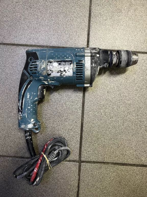 WIERTARKA UDAROWA MAKITA HP1631 710W ZASILANIE SIECIOWE