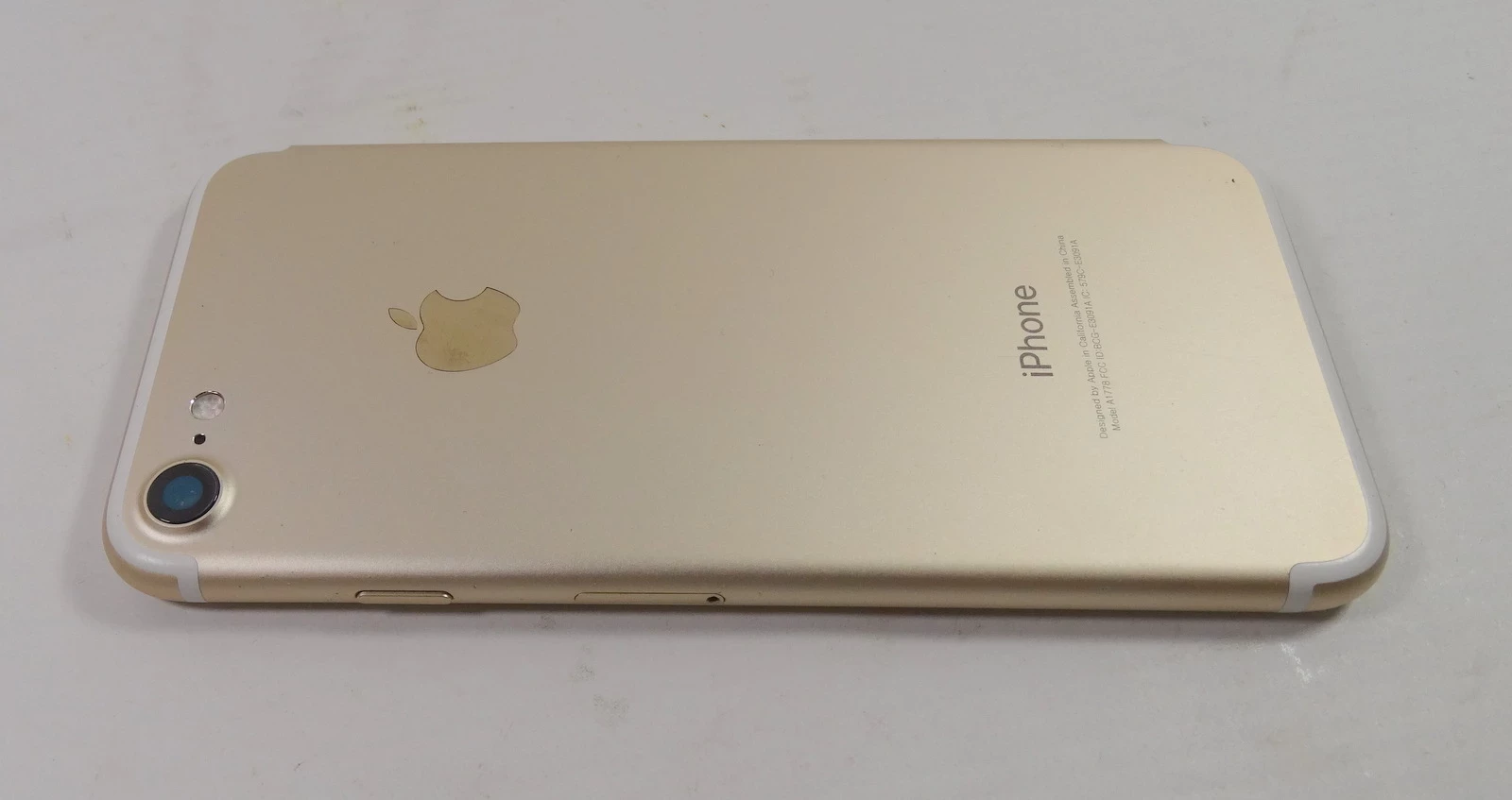 telefon-iphone-7-zbity-kod-producenta-mn902pma