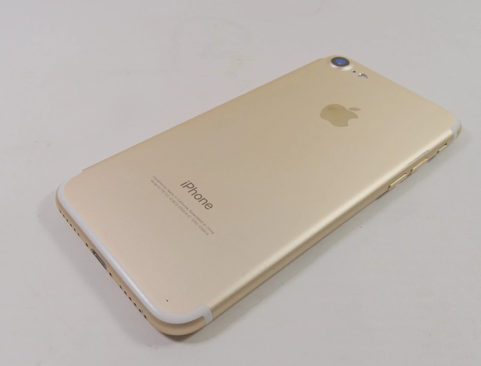 telefon-iphone-7-zbity-stan-uszkodzony