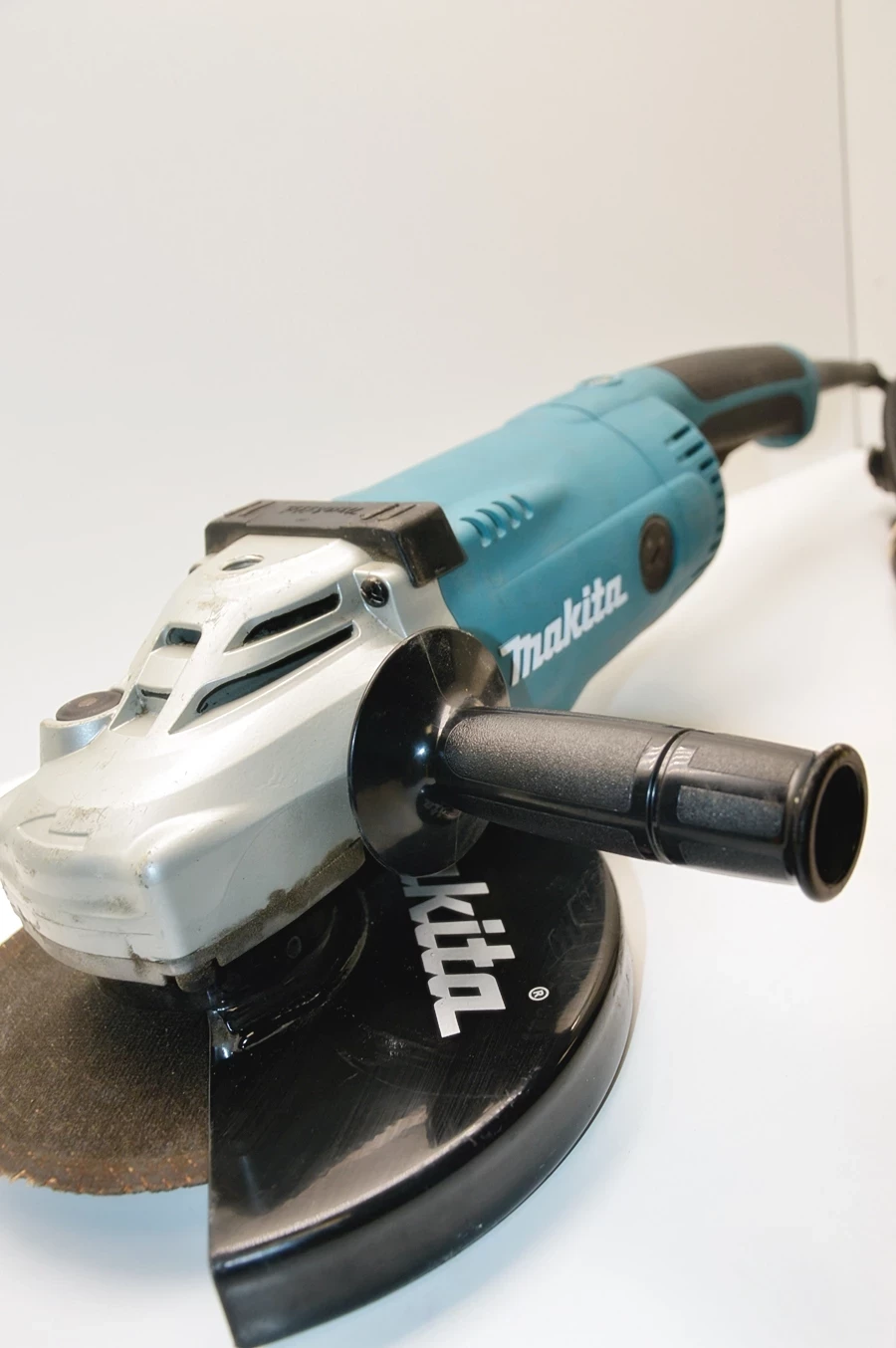 duza-szlifierka-katowa-makita-ga9020r-stan-uzywany