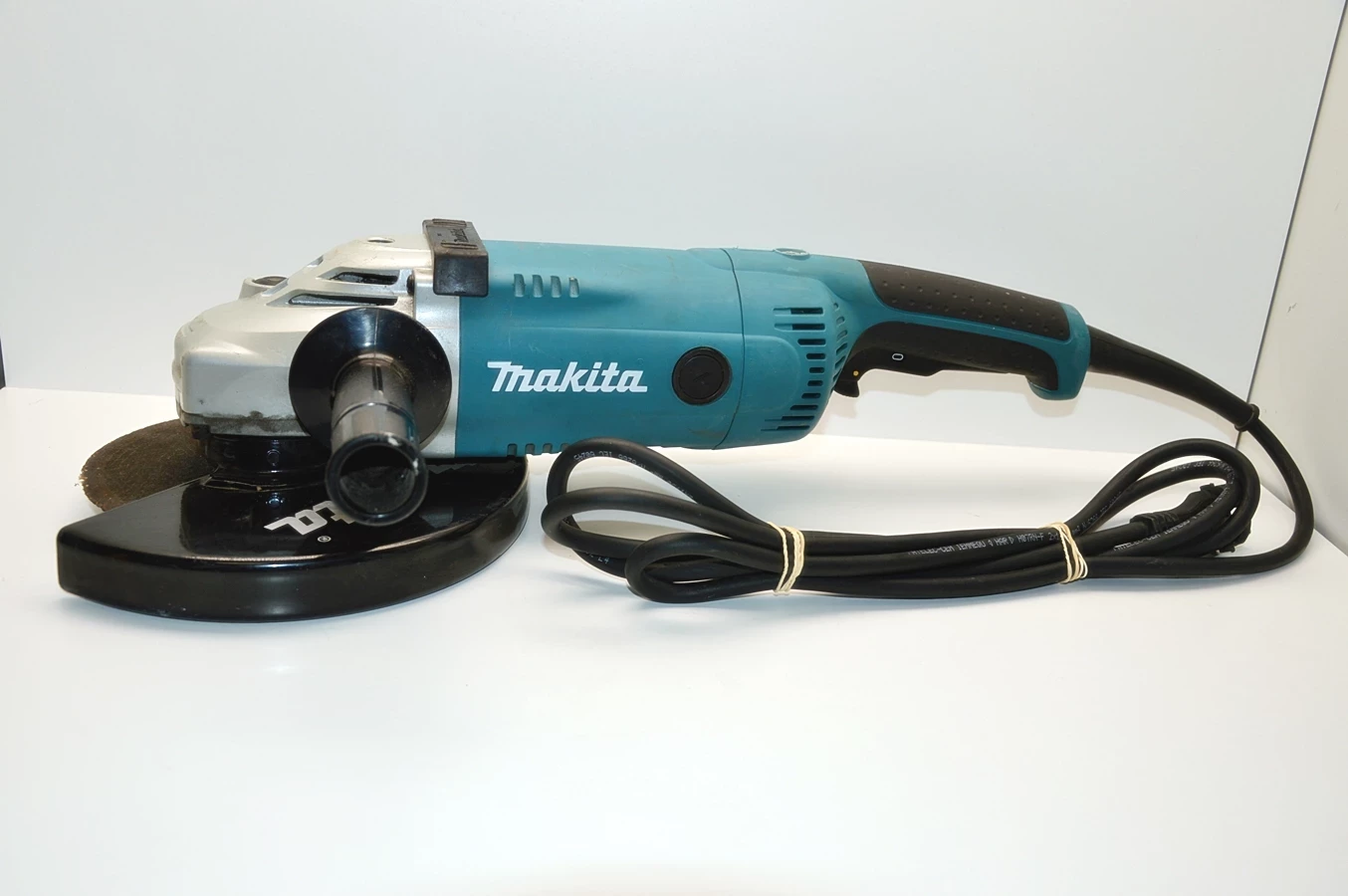 duza-szlifierka-katowa-makita-ga9020r-swieradowska-26-wroclaw