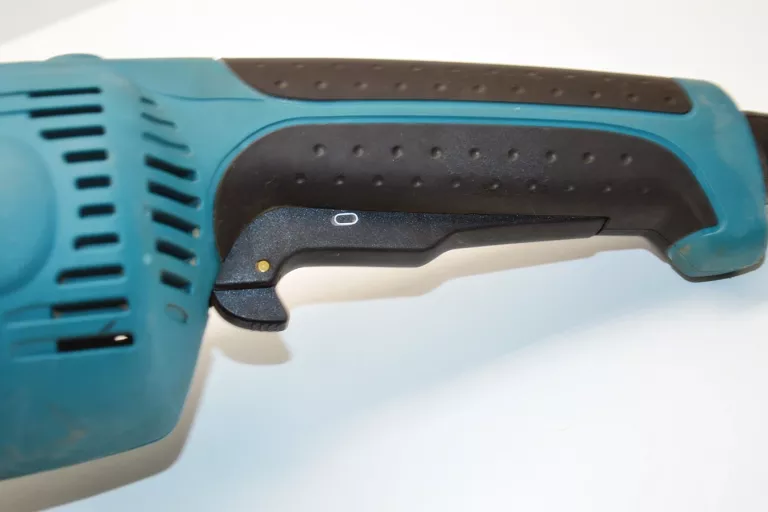 duza-szlifierka-katowa-makita-ga9020r-marka-makita