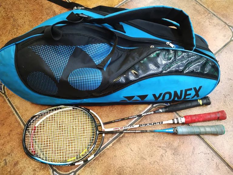 ZESTAW RAKIET DO BADMINTONA RAKIETA BABOLAT BLAST X FEEL YONEX ARCSABER 00