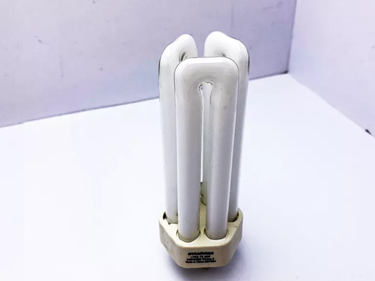 ŻARÓWKA SYLVANIA 1800 LUMEN WARM WHITE 26W