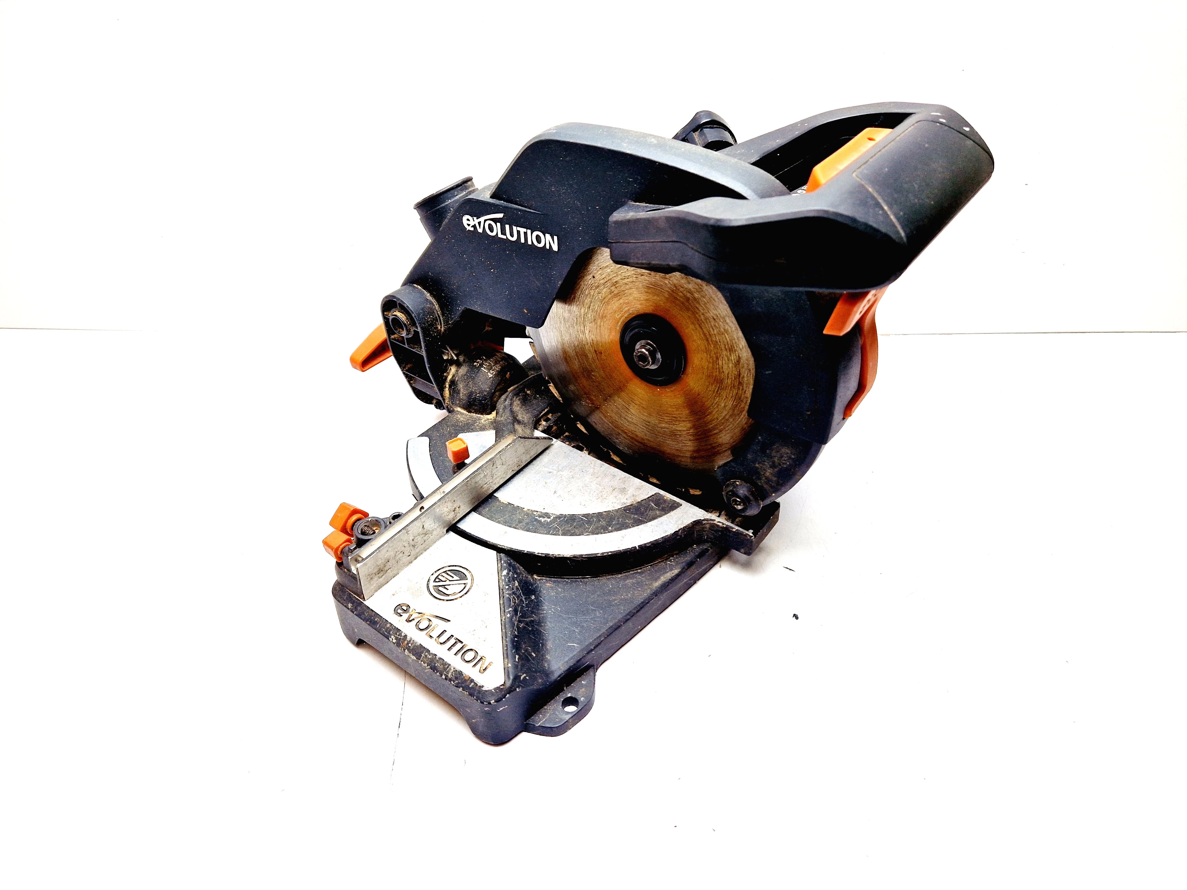 pila-ukosnica-cms-r210-1200w-kosciuszki-34-trzcianka