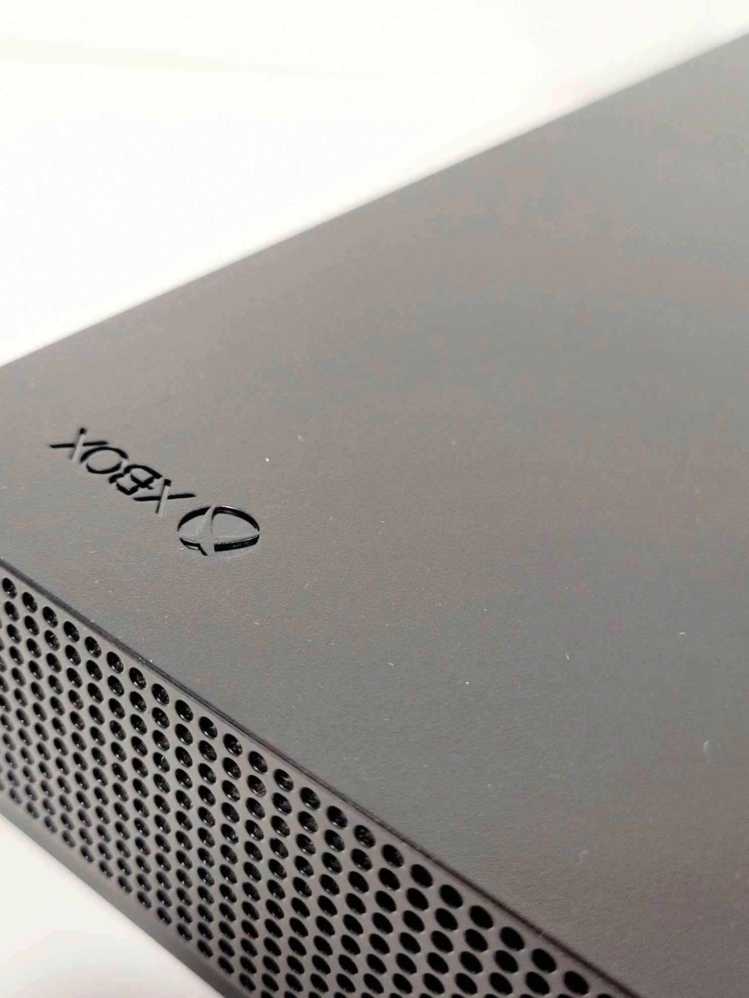 konsola-xbox-one-x-kod-producenta-cyv-00057