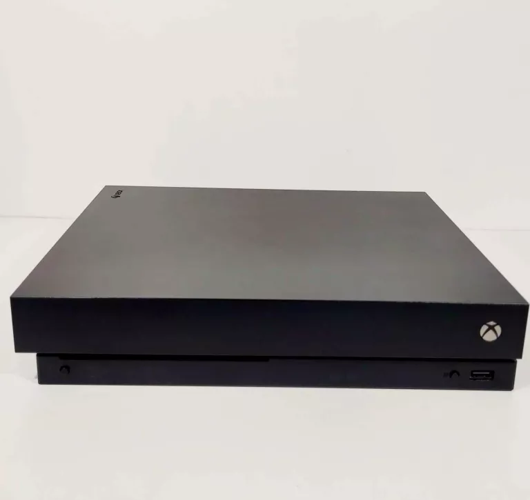 konsola-xbox-one-x-struga-29-radom