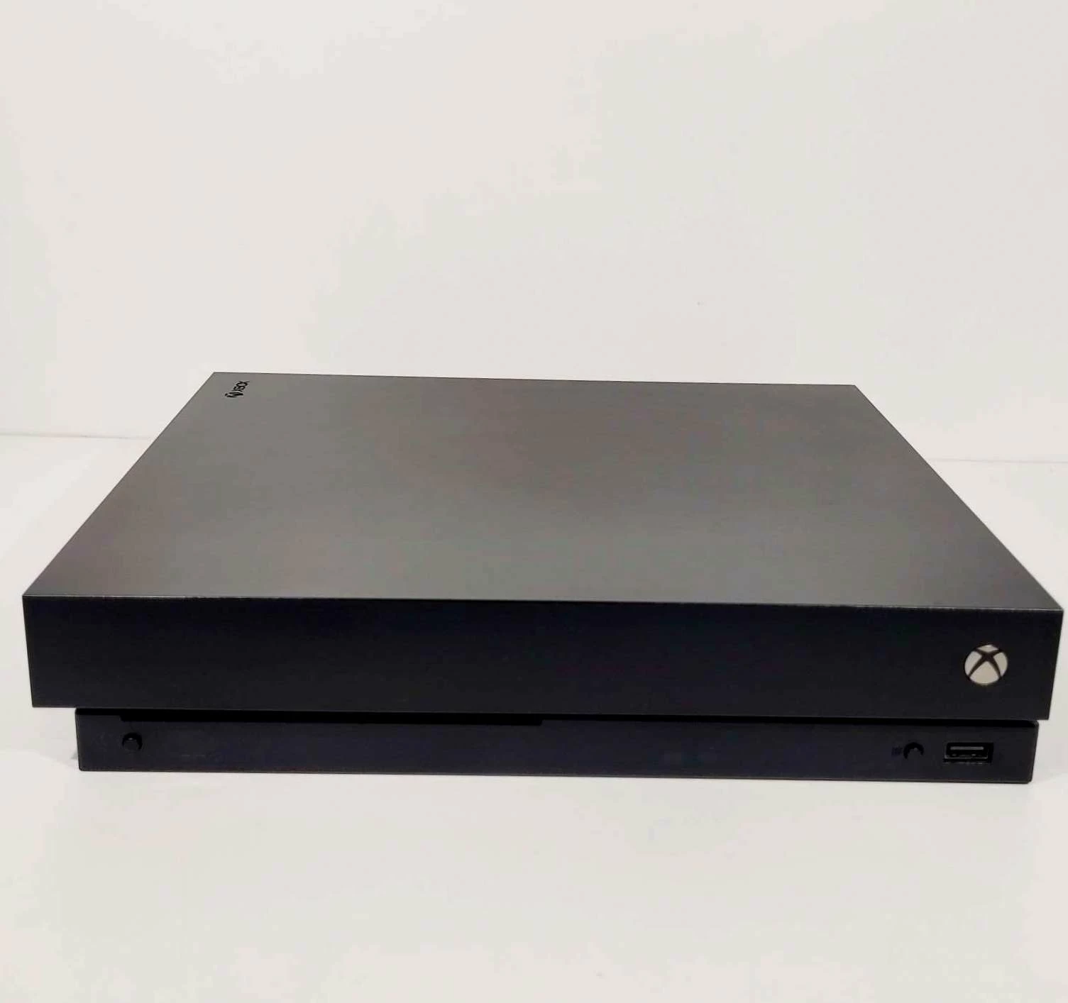 konsola-xbox-one-x-struga-29-radom