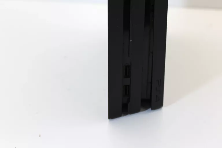 KONSOLA PS4 CUH-7016B USZKODZONY NAPĘD