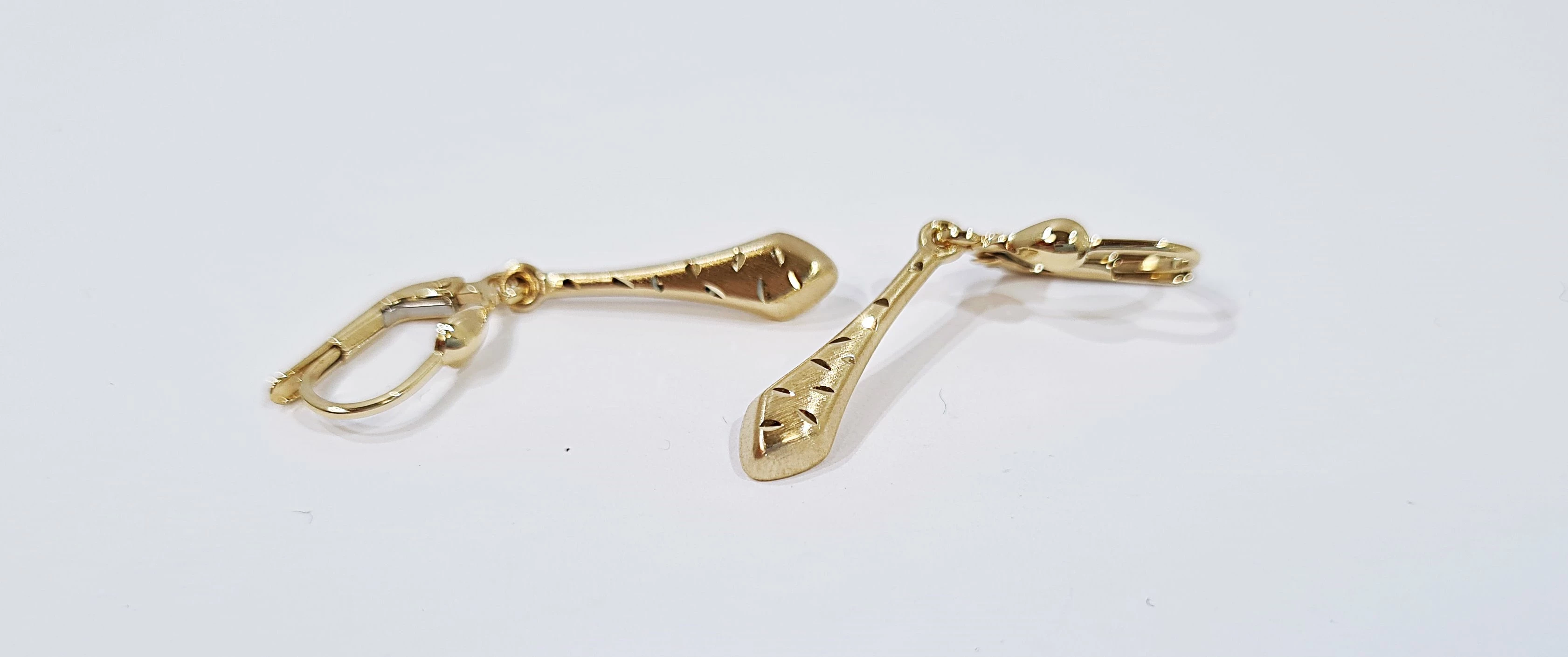 zlote-wiszace-kolczyki-w-kruk-585-174g-material-zloto