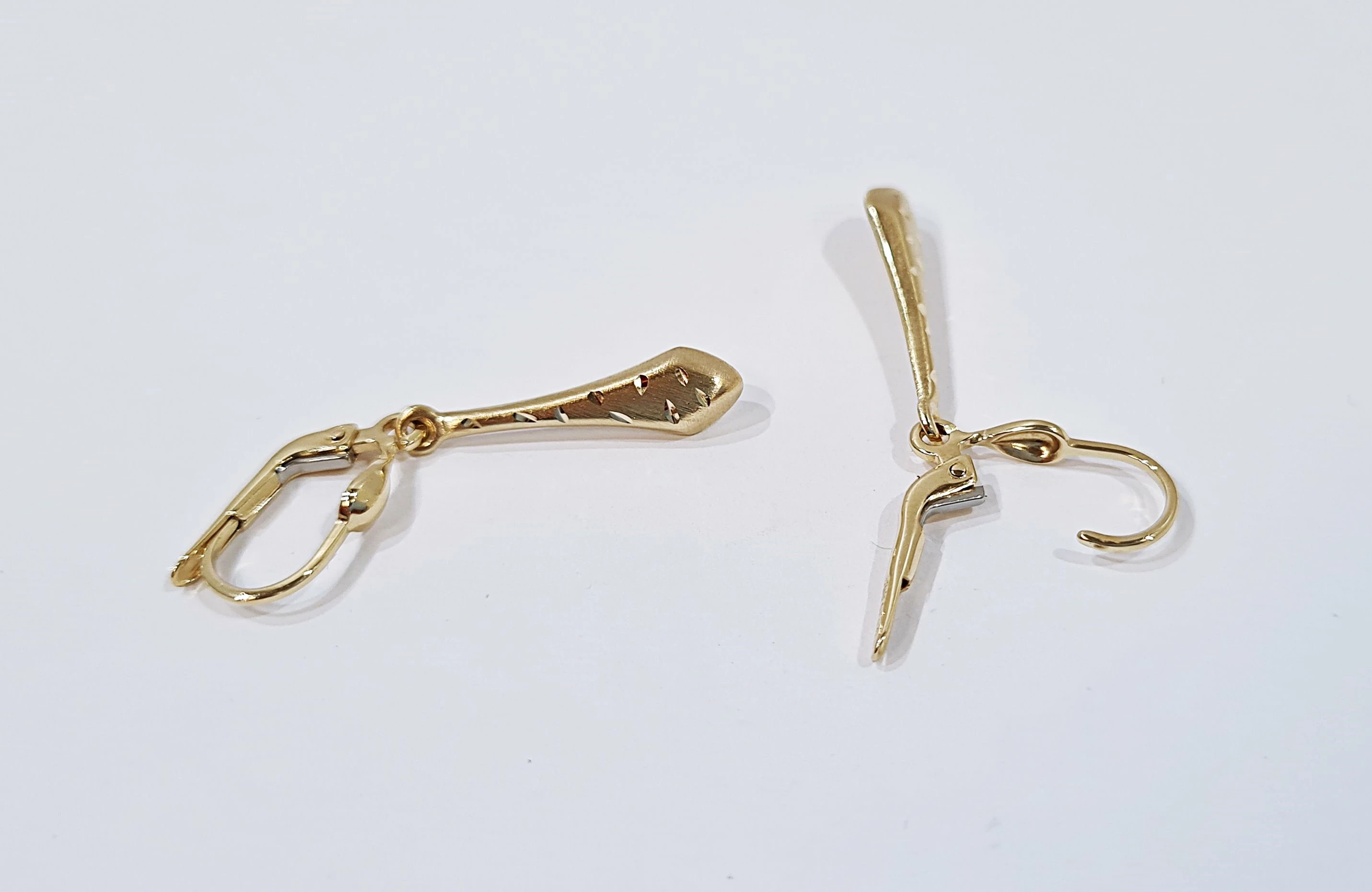 zlote-wiszace-kolczyki-w-kruk-585-174g-kolor-dominujacy-zloty