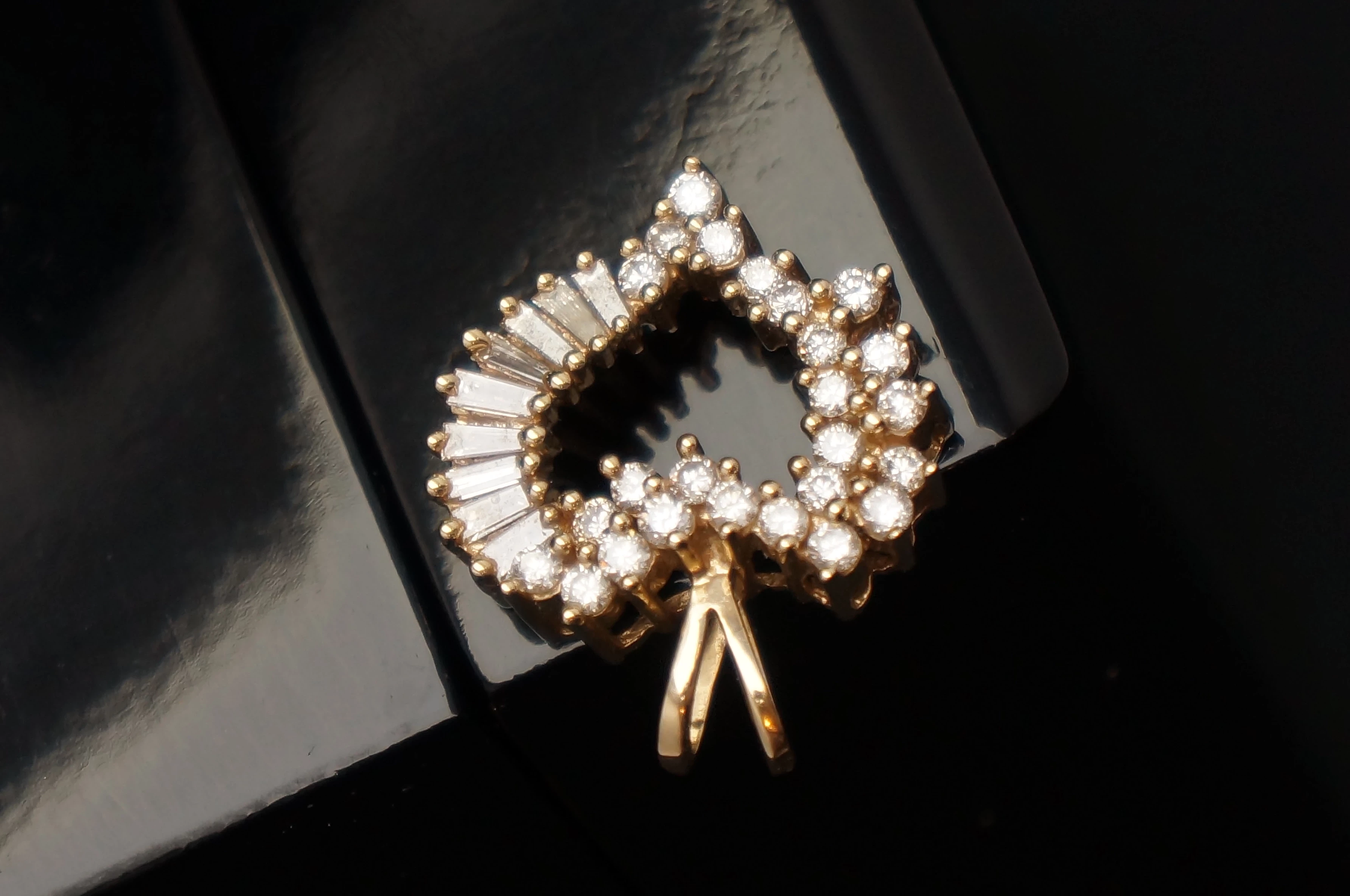 zlota-zawieszka-585-410g-z-diamentami-34-szt-kolor-dominujacy-205826-225106