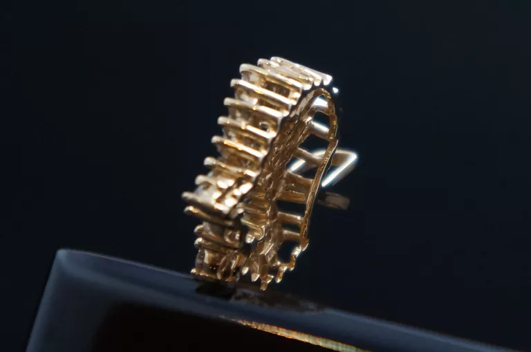 ZŁOTA ZAWIESZKA 585 4,10G Z DIAMENTAMI 34 SZT
