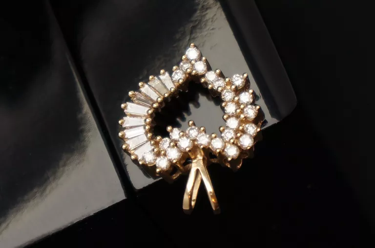 zlota-zawieszka-585-410g-z-diamentami-34-szt-kolor-dominujacy-205826-225106