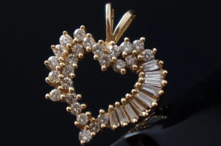 zlota-zawieszka-585-410g-z-diamentami-34-szt-wolnosci-239-zabrze-sj