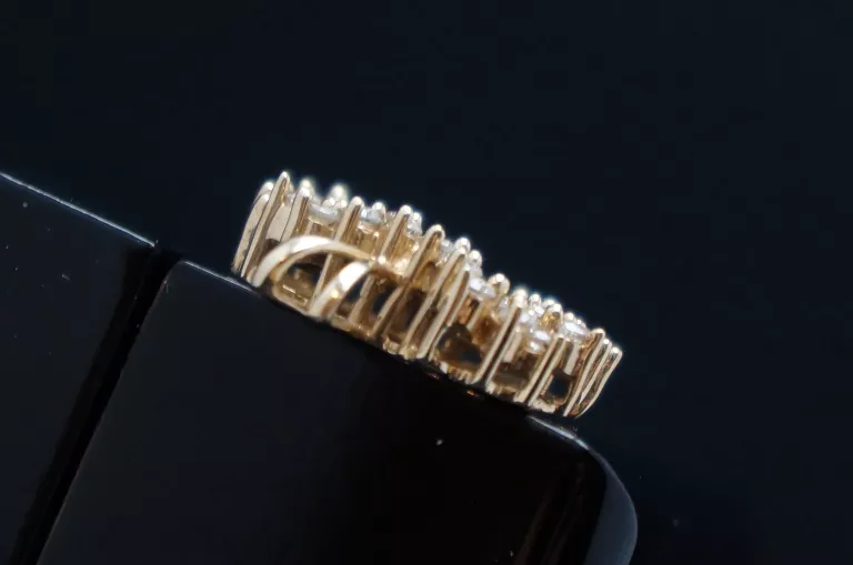 ZŁOTA ZAWIESZKA 585 4,10G Z DIAMENTAMI 34 SZT