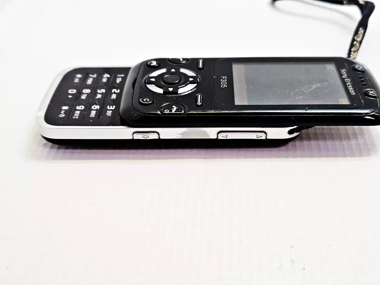 TELEFON SONY ERICSSON F305 ORANGE + ŁAD/SŁUCHAWKI