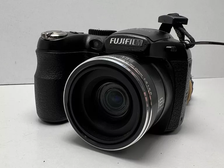 APARAT CYFROWY FUJIFILM FINEPIX S2950
