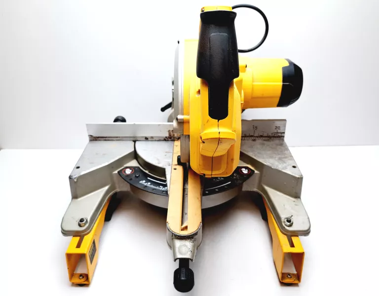 PIŁA UKOŚNICA DEWALT DW777 QS