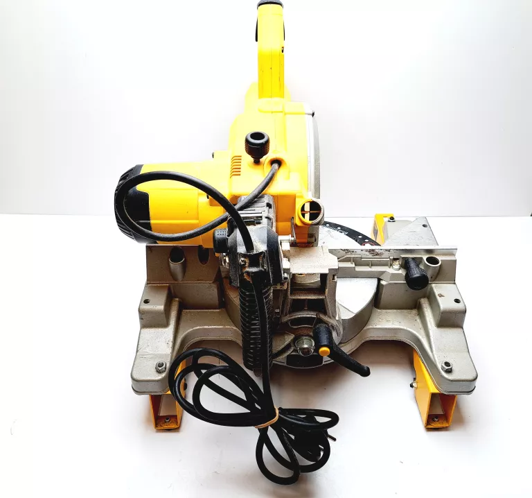 PIŁA UKOŚNICA DEWALT DW777 QS