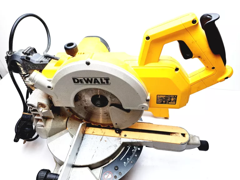 PIŁA UKOŚNICA DEWALT DW777 QS