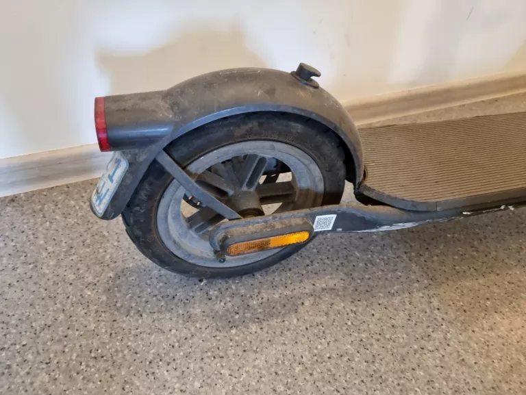 HULAJNOGA ELEKTRYCZNA XIAOMI ELECTRIC SCOOTER 4 300W DDHBC15ZM