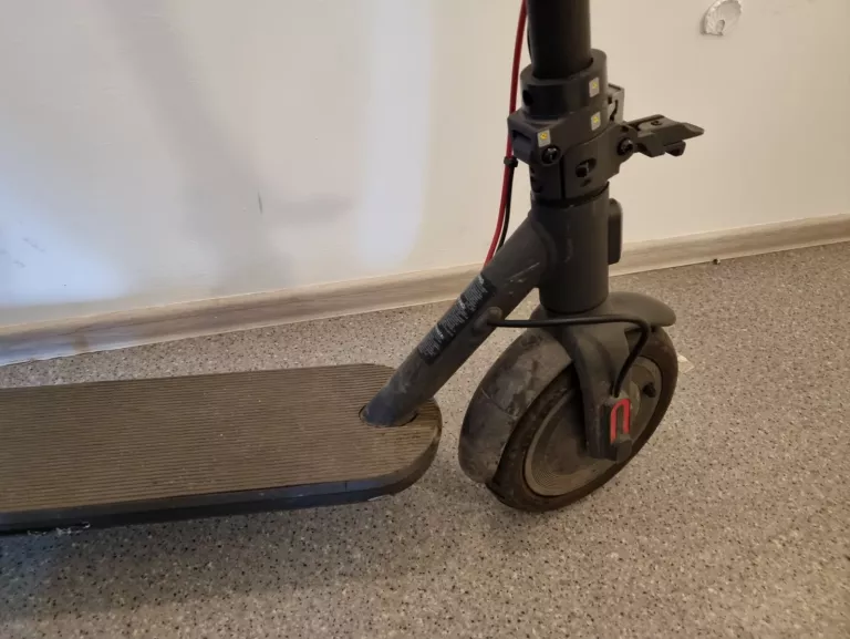 HULAJNOGA ELEKTRYCZNA XIAOMI ELECTRIC SCOOTER 4 300W DDHBC15ZM