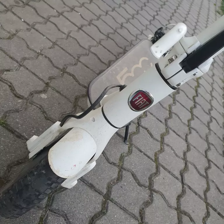 HULAJNOGA ELEKTRYCZNA FIAT F500-F85