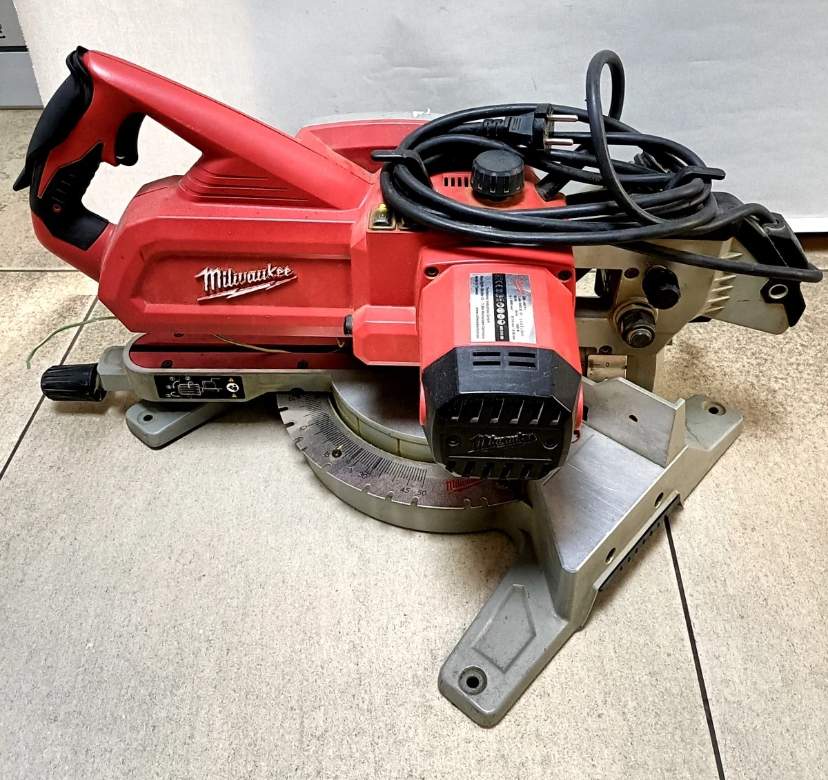 pila-ukosnica-milwaukee-ms-216-sb-marka-129307-17