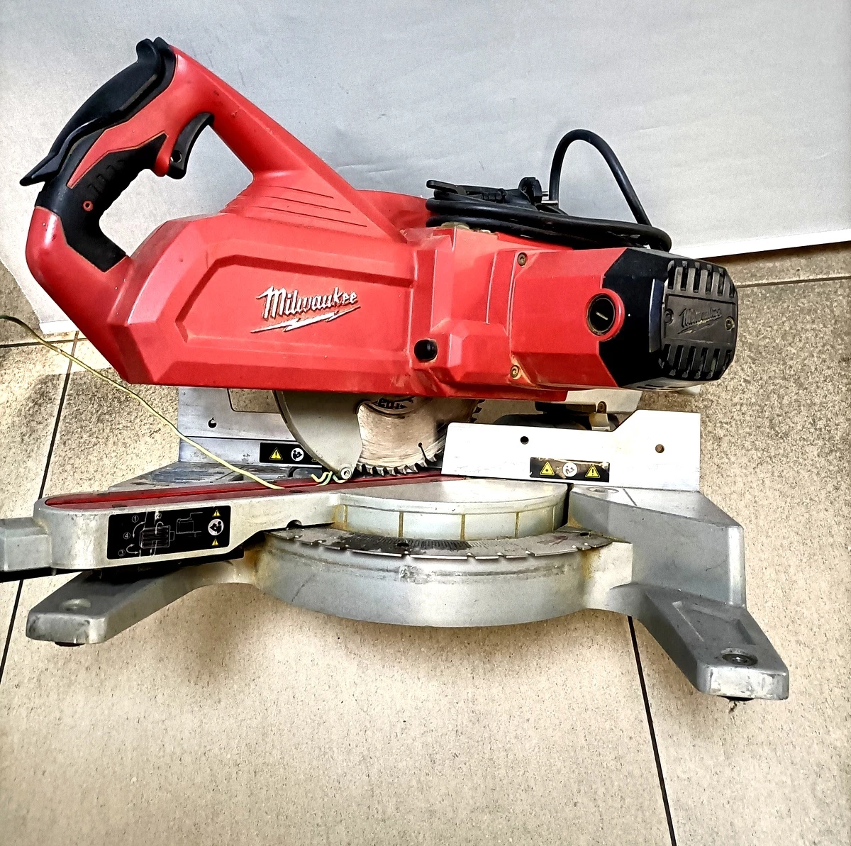 pila-ukosnica-milwaukee-ms-216-sb-kod-producenta-4933459619