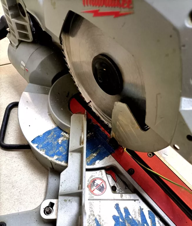 pila-ukosnica-milwaukee-ms-216-sb-seria-m18-fms190-0