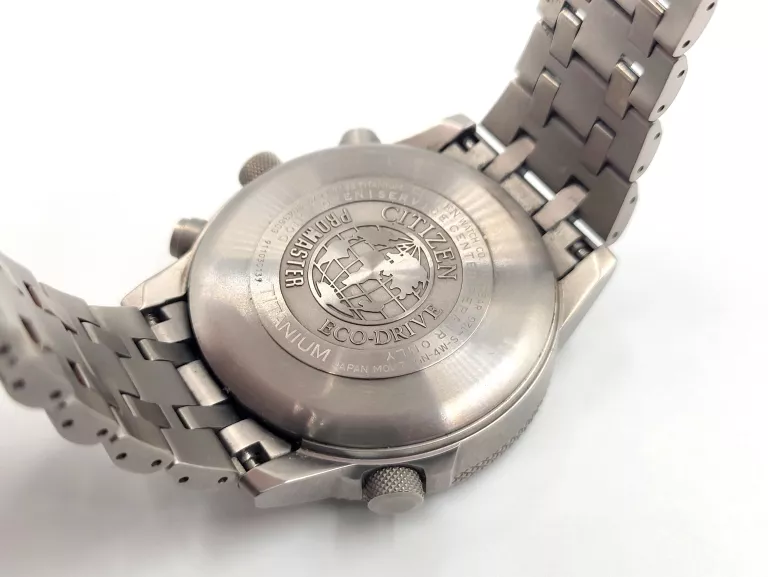 ZEGAREK CITIZEN ECO-DRIVE TITANIUM CHRONOGRAPH RADIO CONTROLLED E670
