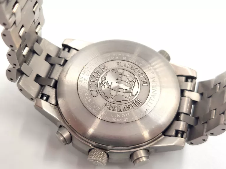 ZEGAREK CITIZEN ECO-DRIVE TITANIUM CHRONOGRAPH RADIO CONTROLLED E670