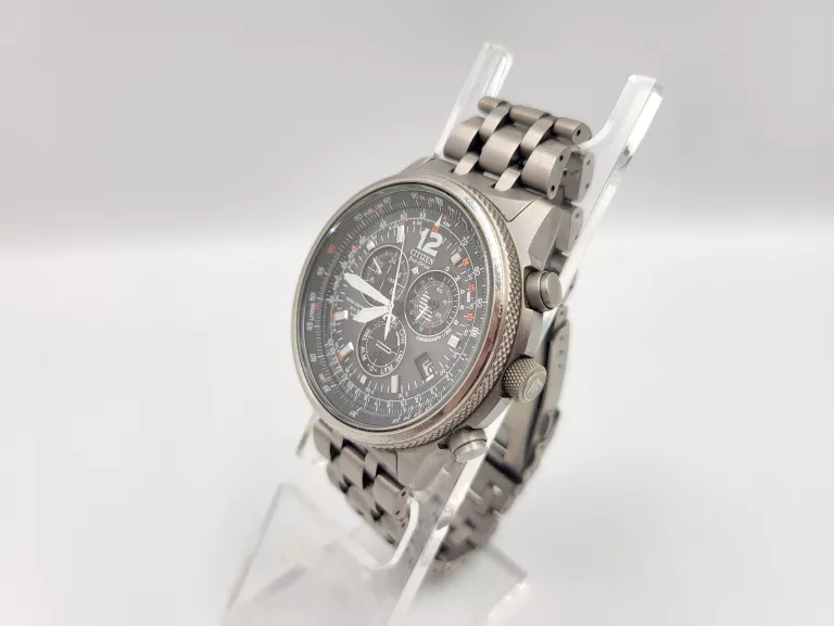 ZEGAREK CITIZEN ECO-DRIVE TITANIUM CHRONOGRAPH RADIO CONTROLLED E670