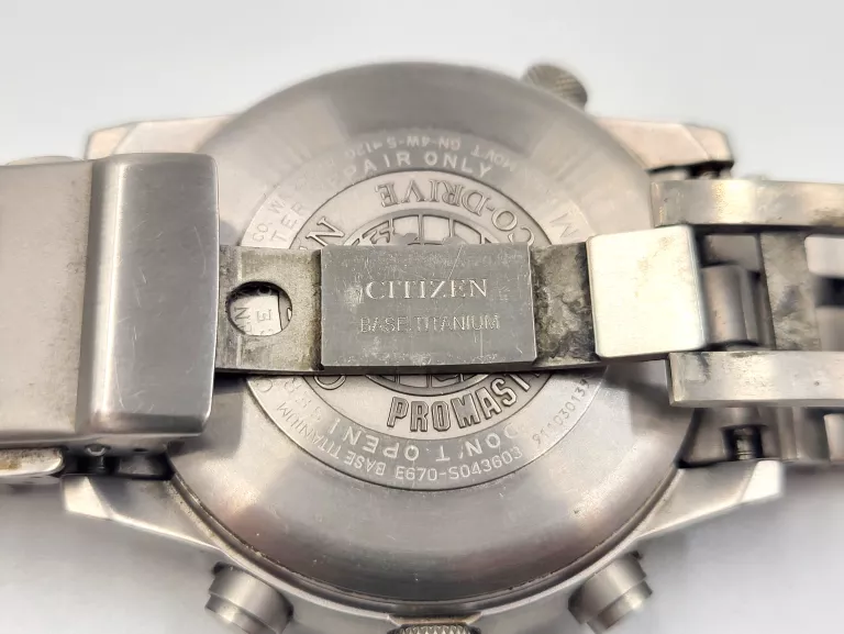 ZEGAREK CITIZEN ECO-DRIVE TITANIUM CHRONOGRAPH RADIO CONTROLLED E670