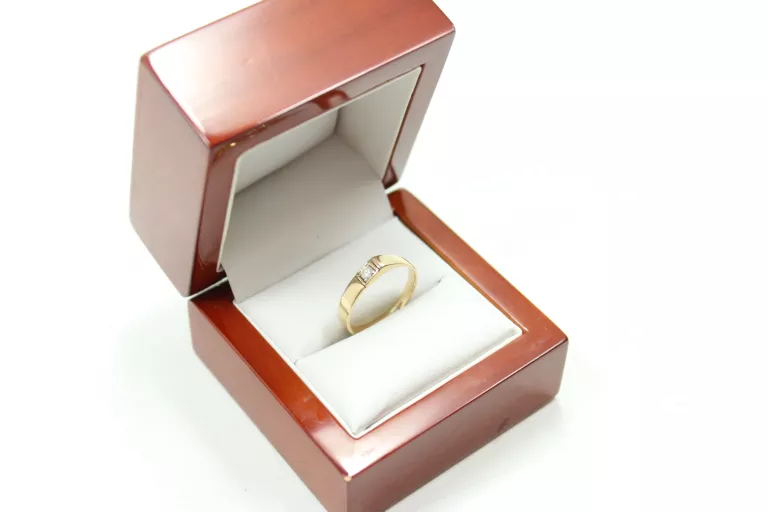 ZŁOTY PIERŚCIONEK P.585 W.2,52 R.16