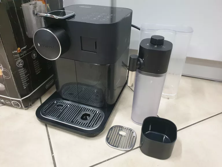 EKSPRES DELONGHI NESPRESSO GRAN LATTISSIMA EN650.B CZARNY KOMPLET