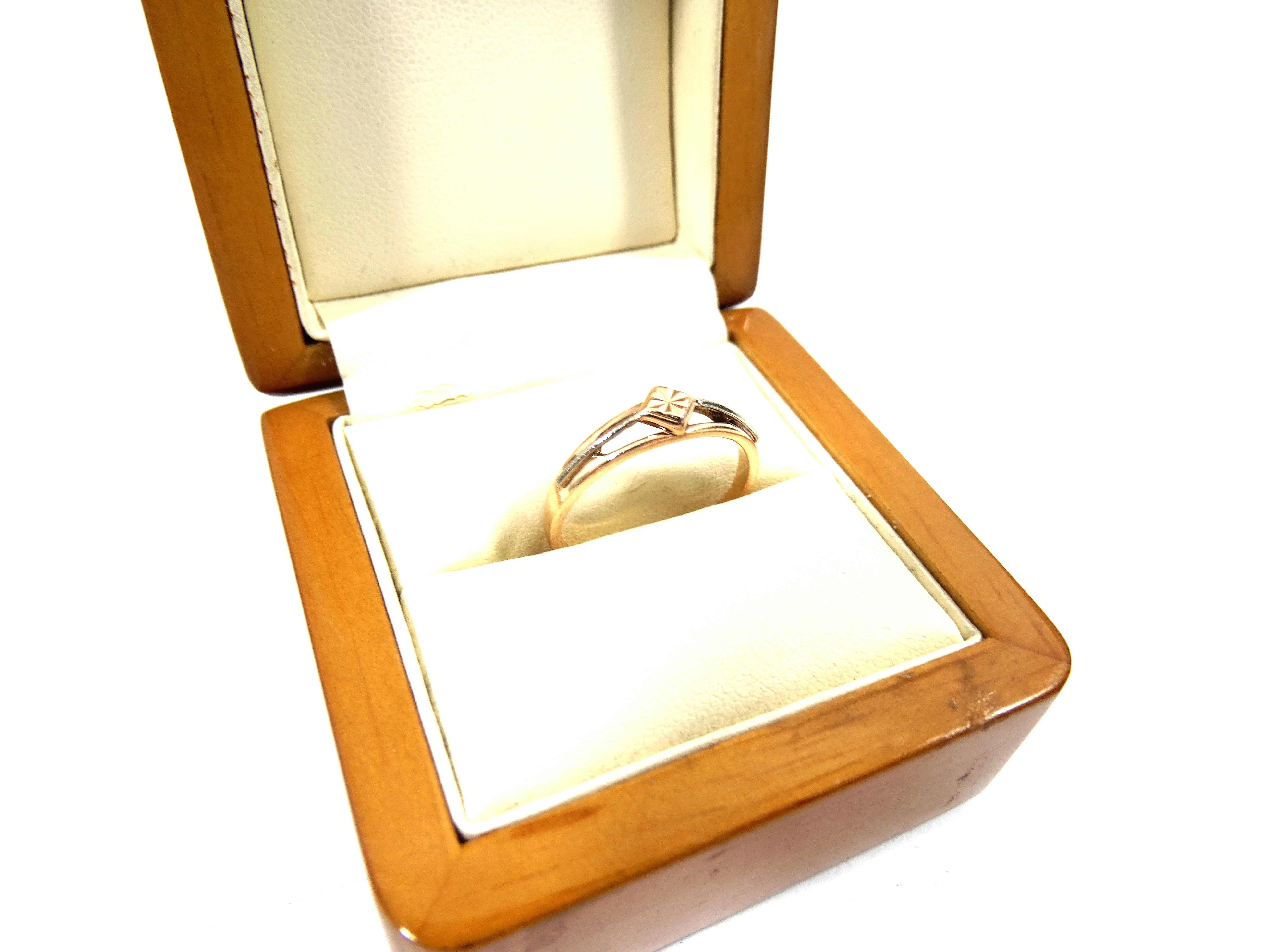 piekny-zloty-pierscionek-ze-zdobieniem-p585-237g-ean-gtin-5904412588550