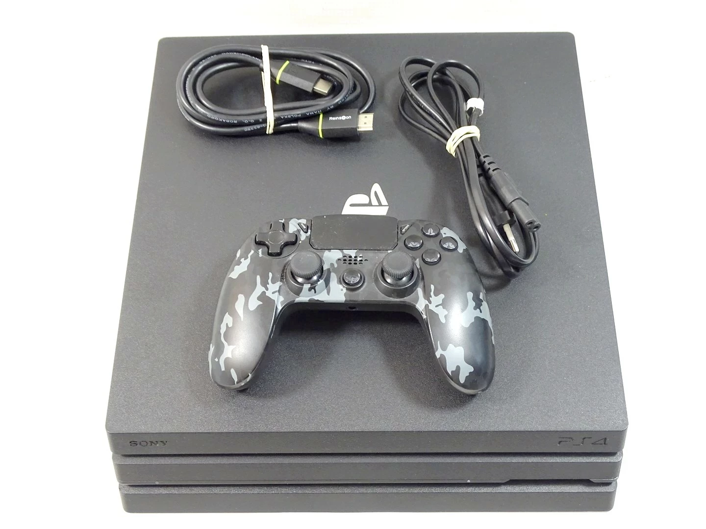 konsola-ps4-pro-1tb-cuh-7216b-pad-okablowanie-opis-nowosielska-40i-bialystok-sj