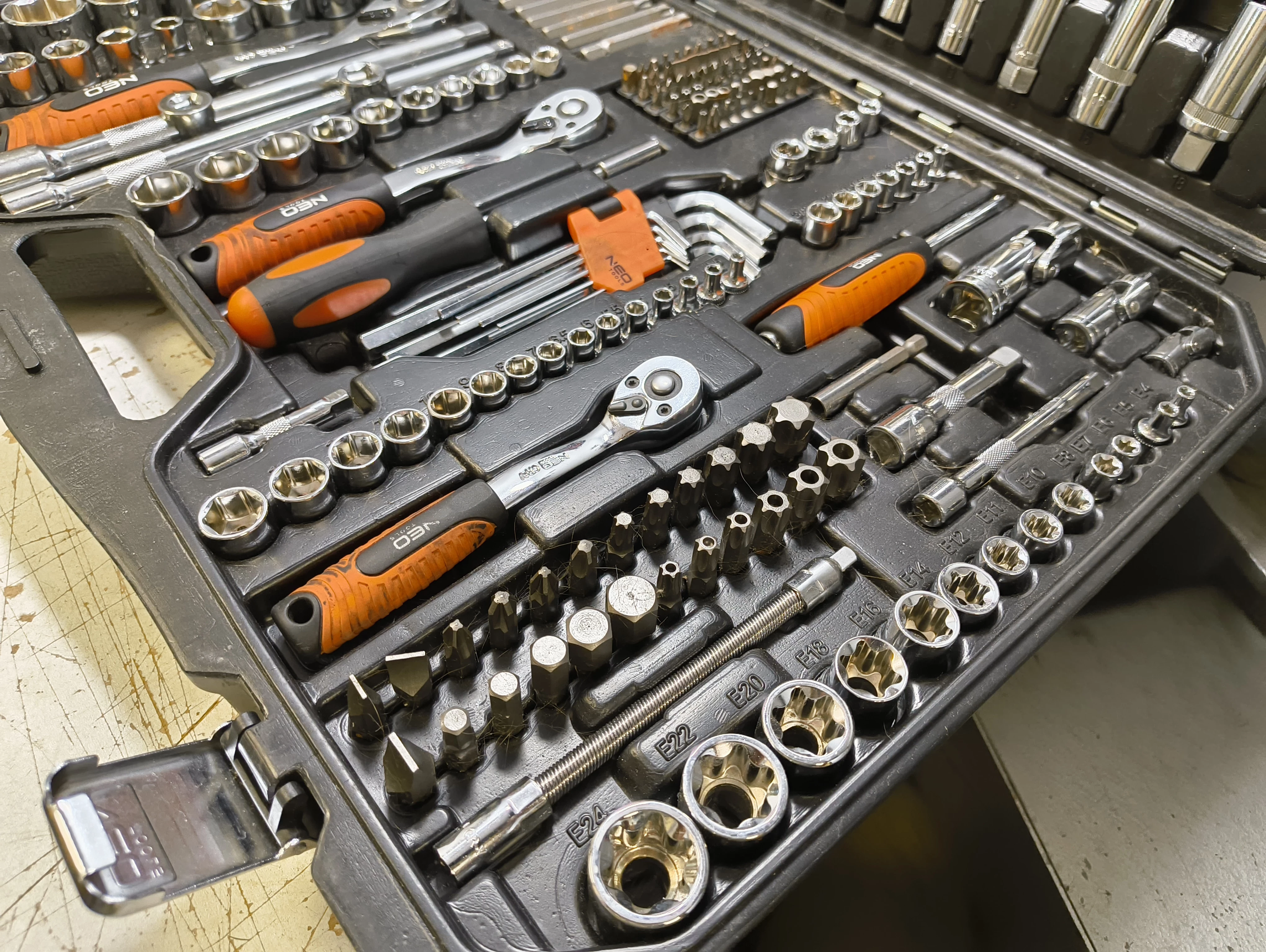 zestaw-kluczy-neo-tools-233-pcs-osiedle-niepodleglosci-1-krakow