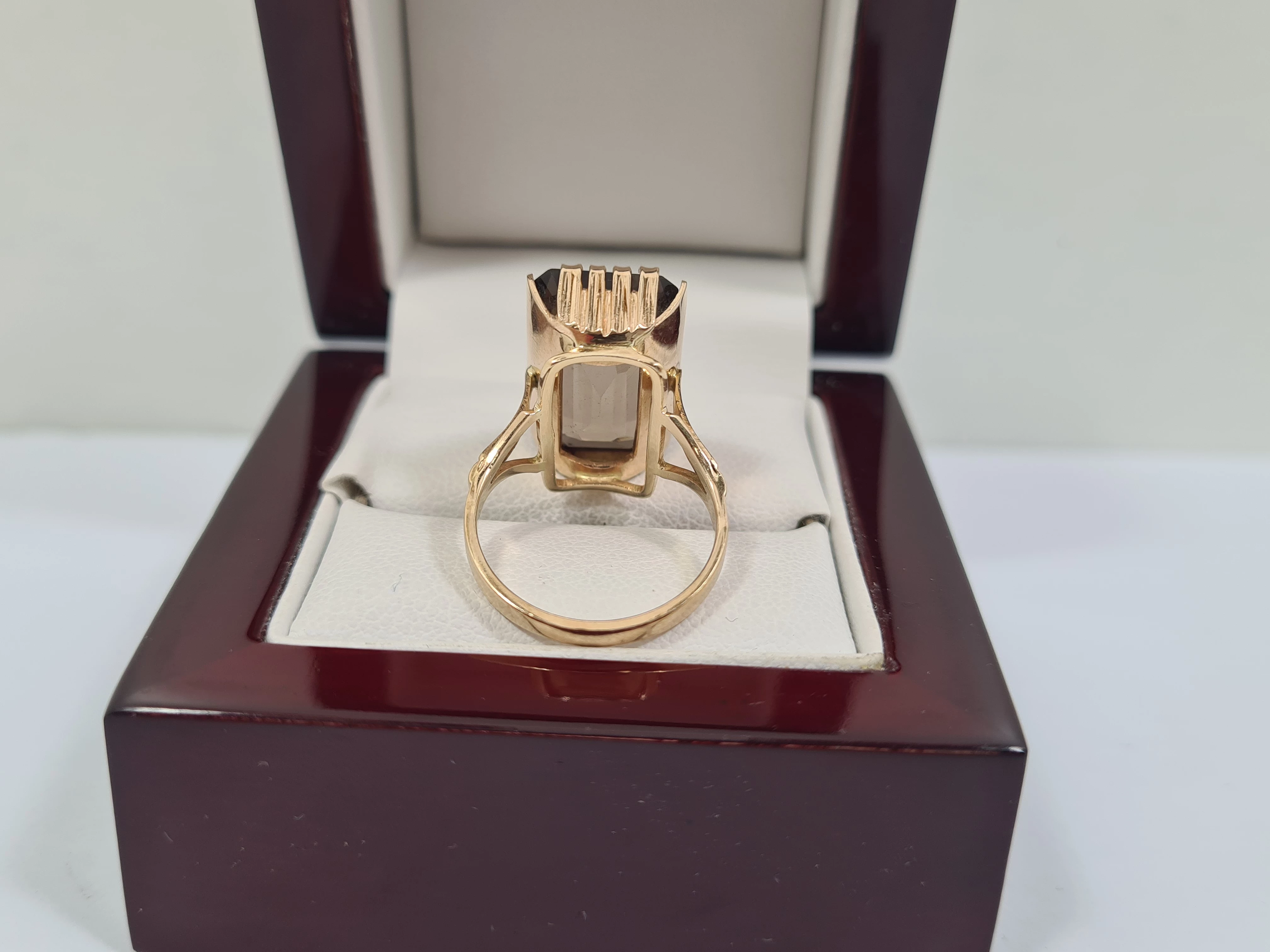 wyjatkowy-zloty-pierscionek-z-kamieniem-585-14k-745g-r15-14x11mm-kolor-dominujacy-zloty