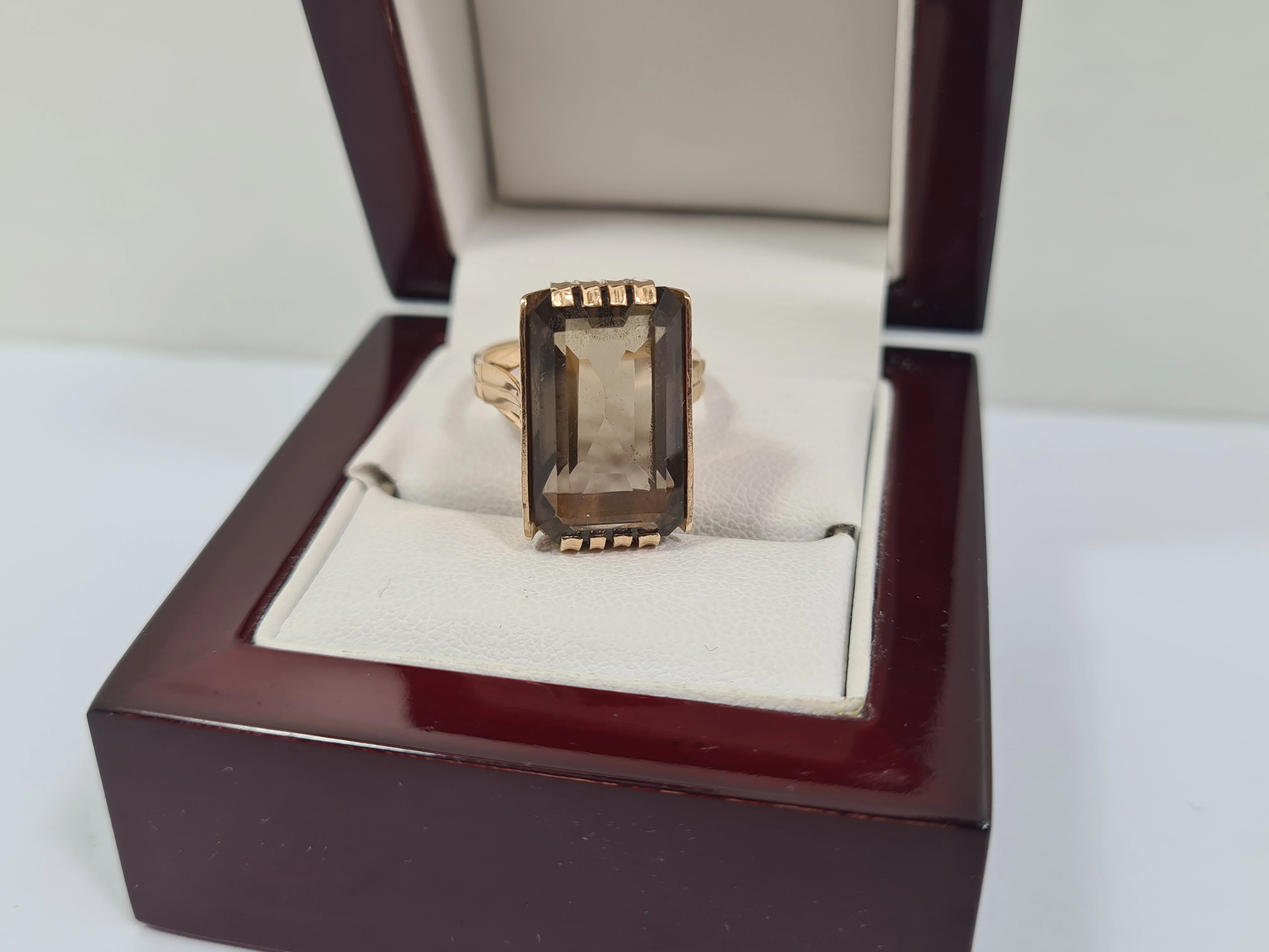 wyjatkowy-zloty-pierscionek-z-kamieniem-585-14k-745g-r15-14x11mm-cechy-brak