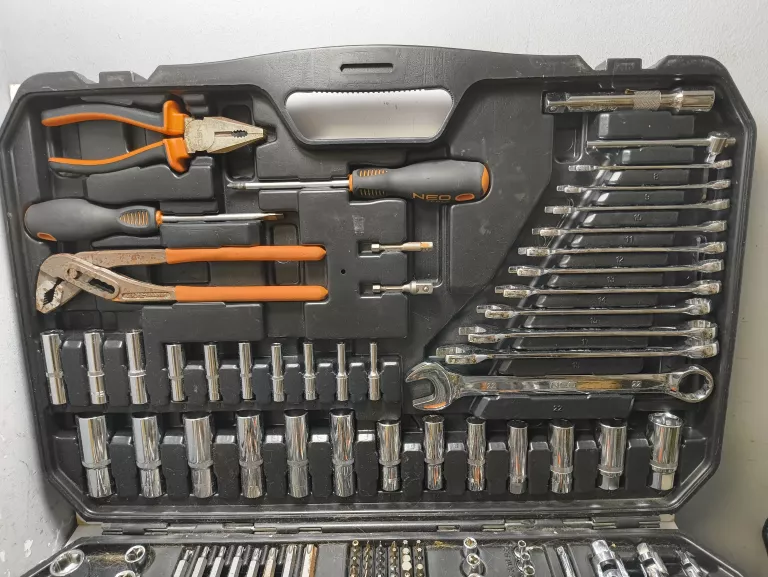 zestaw-kluczy-neo-tools-233-pcs-stan-uzywany