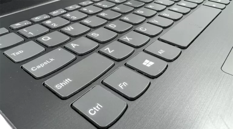 LENOVO IDEAPAD 320-15IKB I5-8250U 15,6"INTEL CORE I5 8GB/128GB SSD+ZASILAC