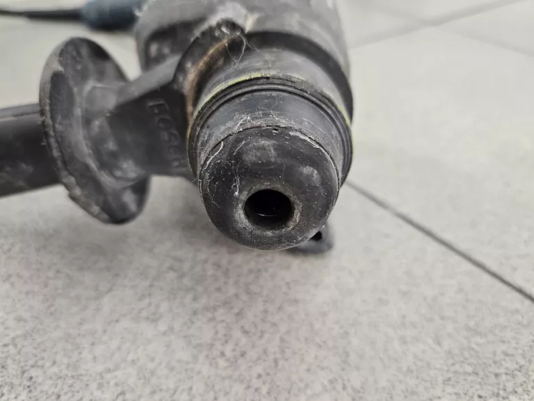 MŁOTOWIERTARKA BOSCH GBH-220 720W WALIZKA