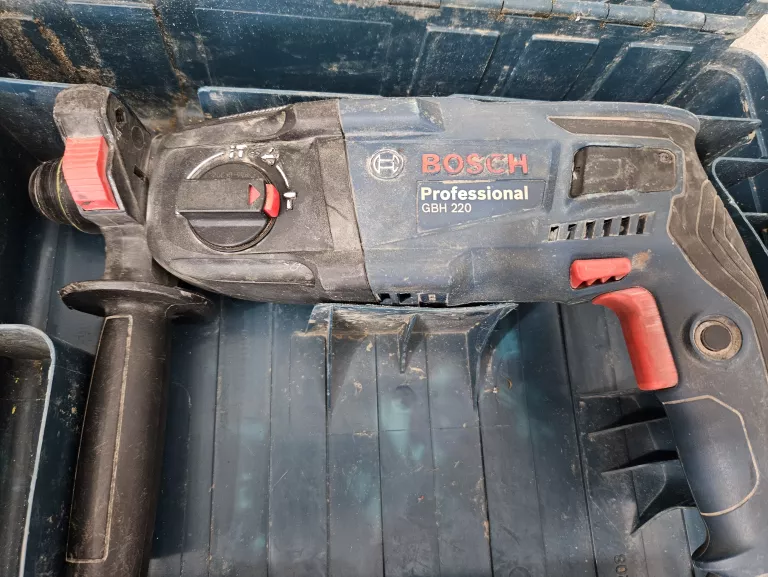 MŁOTOWIERTARKA BOSCH GBH-220 720W WALIZKA