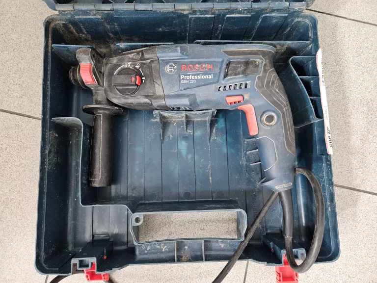 MŁOTOWIERTARKA BOSCH GBH-220 720W WALIZKA