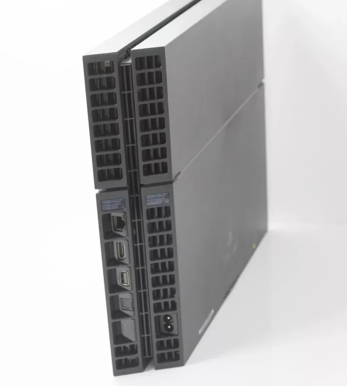 KONSOLA PS4 CUH-1216B + 2 PADY