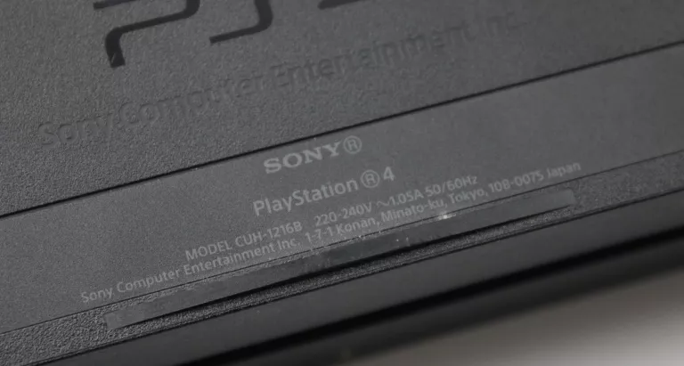 KONSOLA PS4 CUH-1216B + 2 PADY
